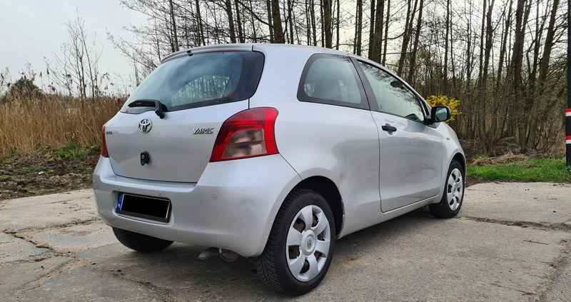 Toyota Yaris cena 9900 przebieg: 178000, rok produkcji 2007 z Zabrze małe 106